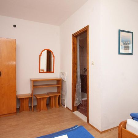 Apartments And Rooms With Parking Space Gradac, Makarska - 6819 Градац Стая снимка
