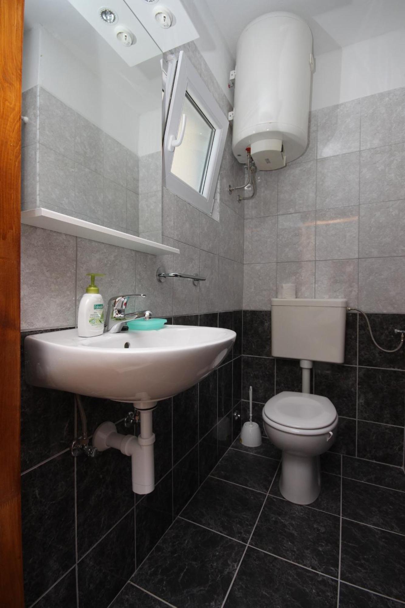 Apartments And Rooms With Parking Space Gradac, Makarska - 6819 Градац Стая снимка