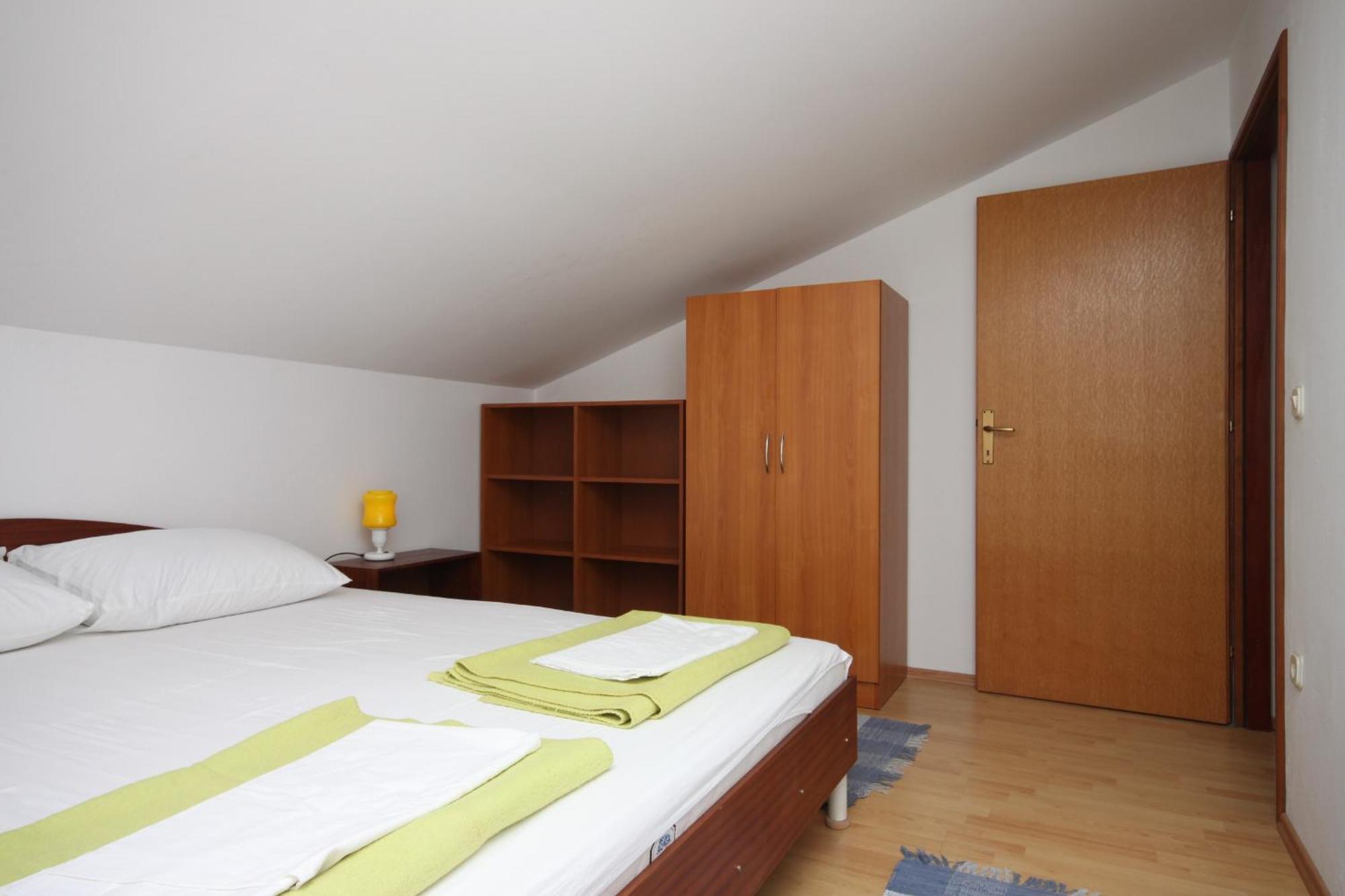 Apartments And Rooms With Parking Space Gradac, Makarska - 6819 Градац Стая снимка